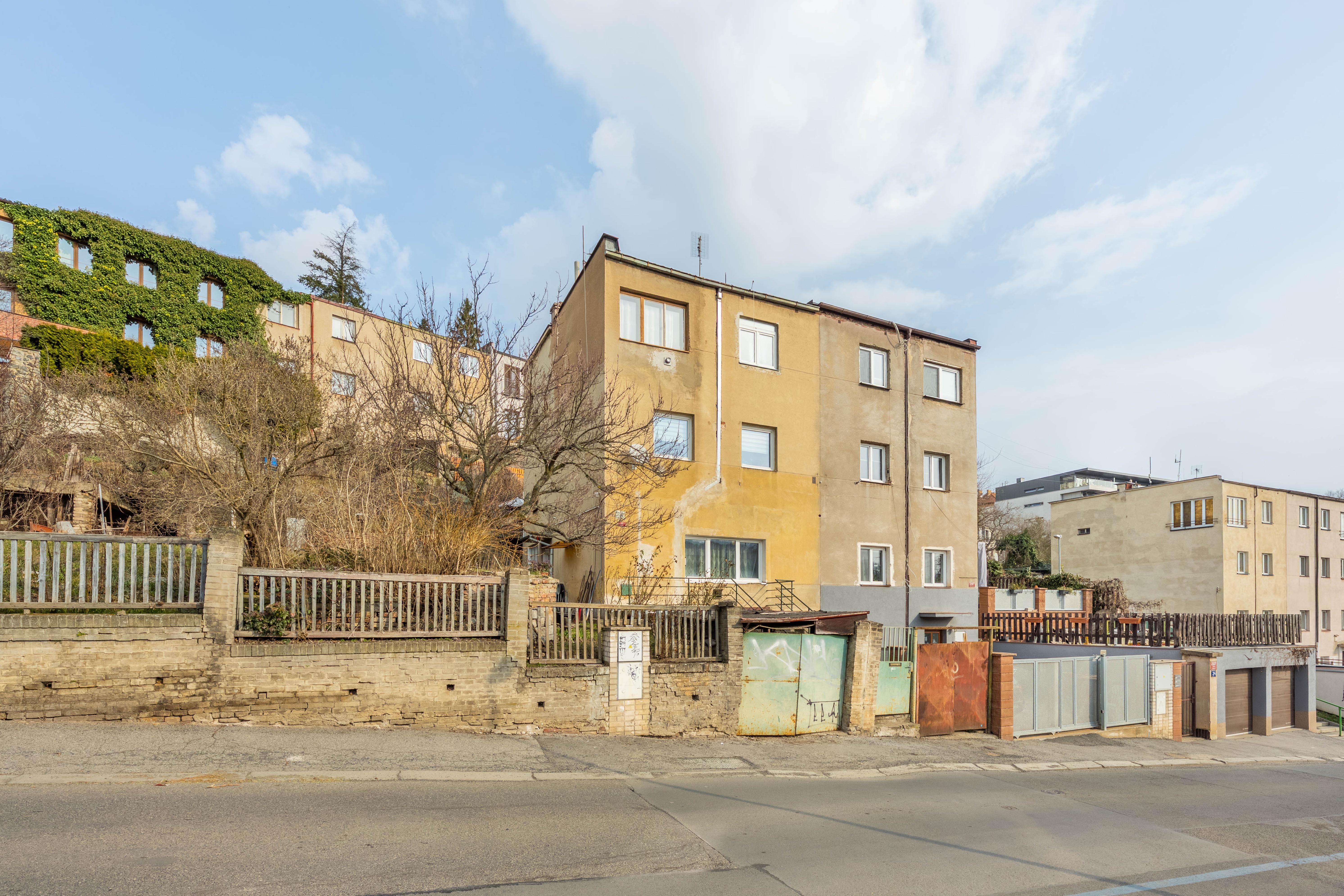 Exteriér domu — čelní pohled